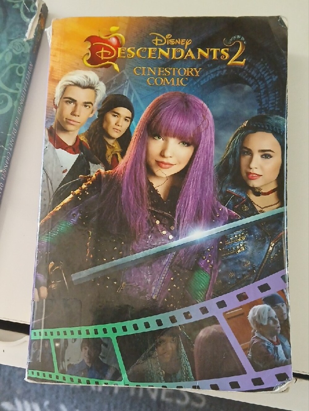 Disney Descendants Book Set 1, 2 & 3 + Secrets Of Auradon Prep + Pictures! - Picture 6 of 11